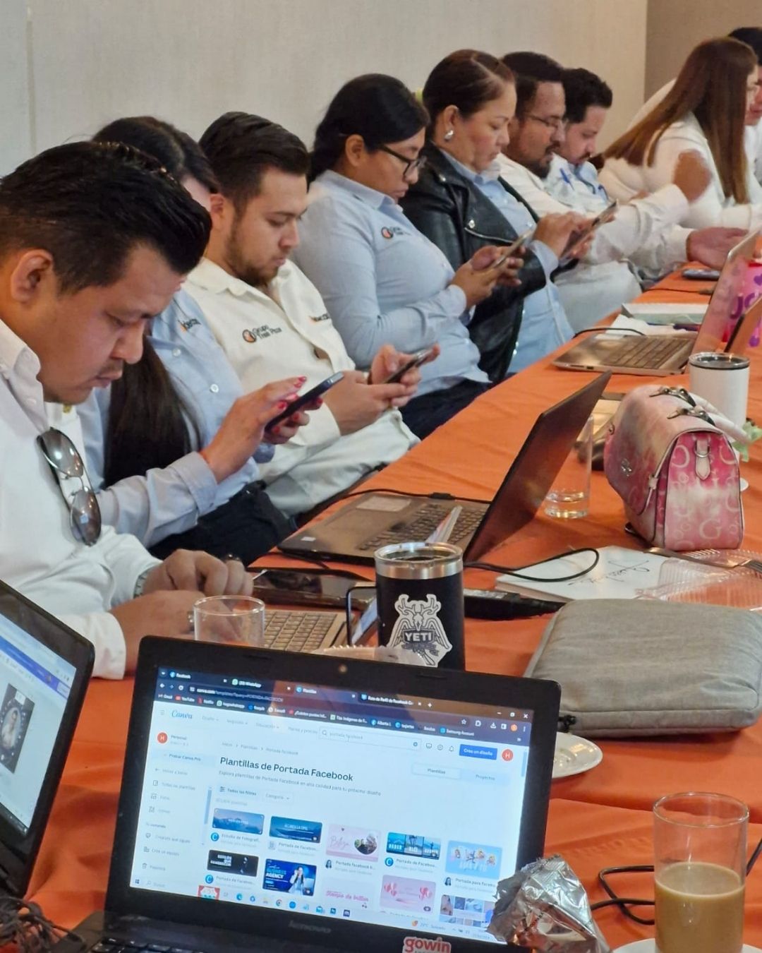 Capacitación práctica sobre creación de contenido para agentes inmobiliarios de IDECASA
